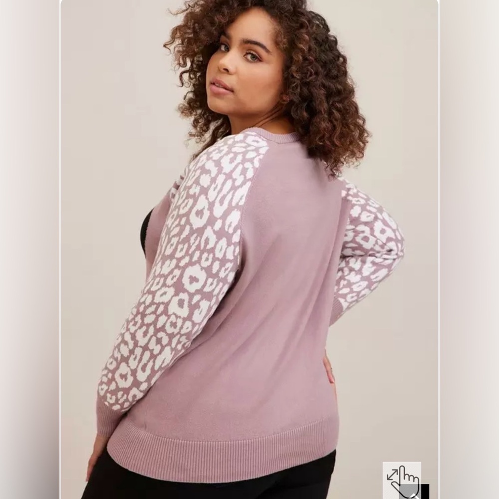 TORRID: Disney Minnie Mouse Pullover Leopard Raglan Sweater in Mauve - Picture 3 of 12
